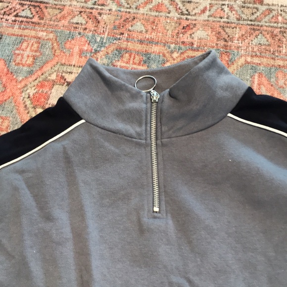 Womens Divided Cropped Sweatshirt - Picture 2 of 6